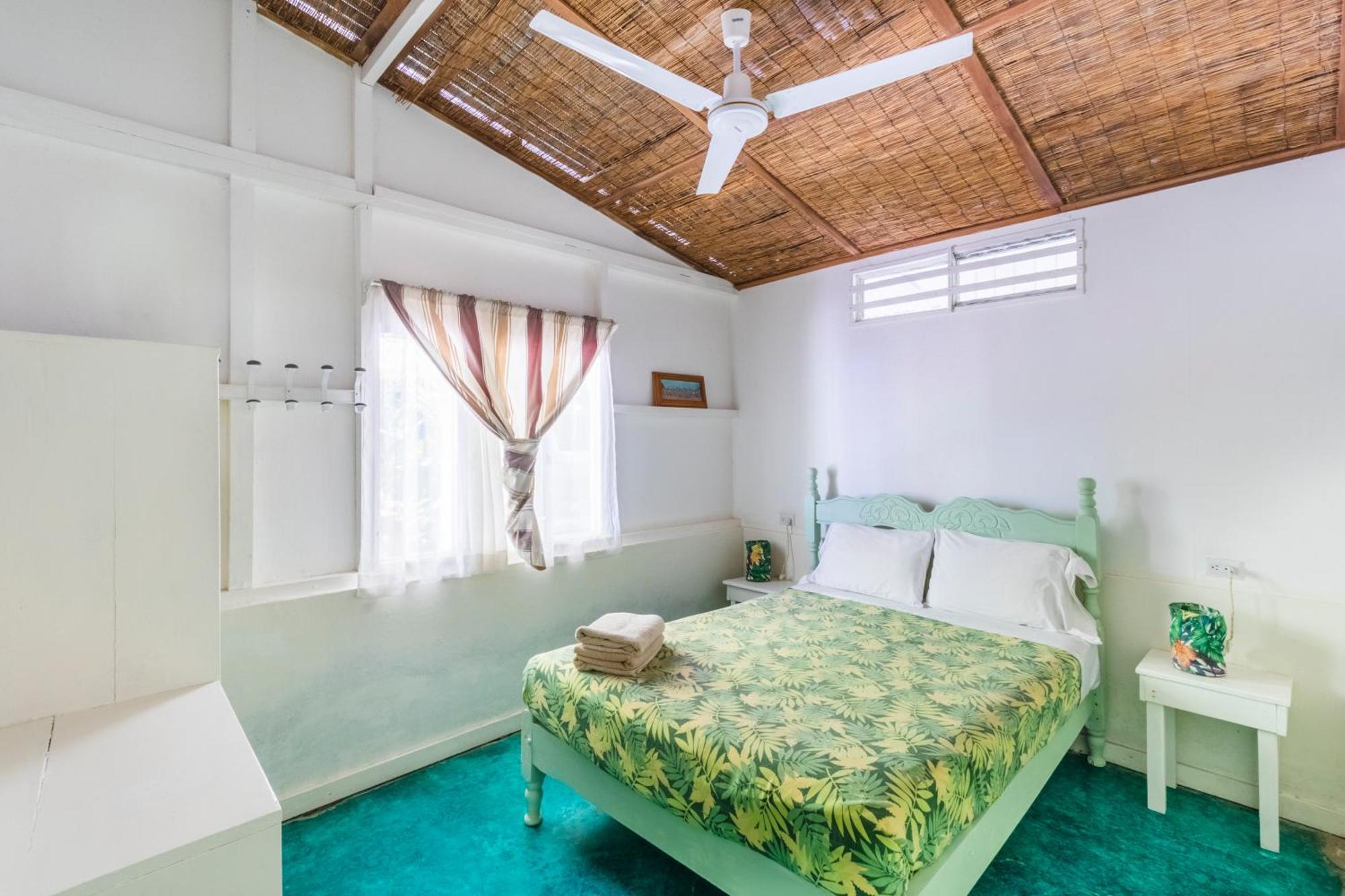 Playa Santa Teresa  Bajo El Arbol B&B المظهر الخارجي الصورة